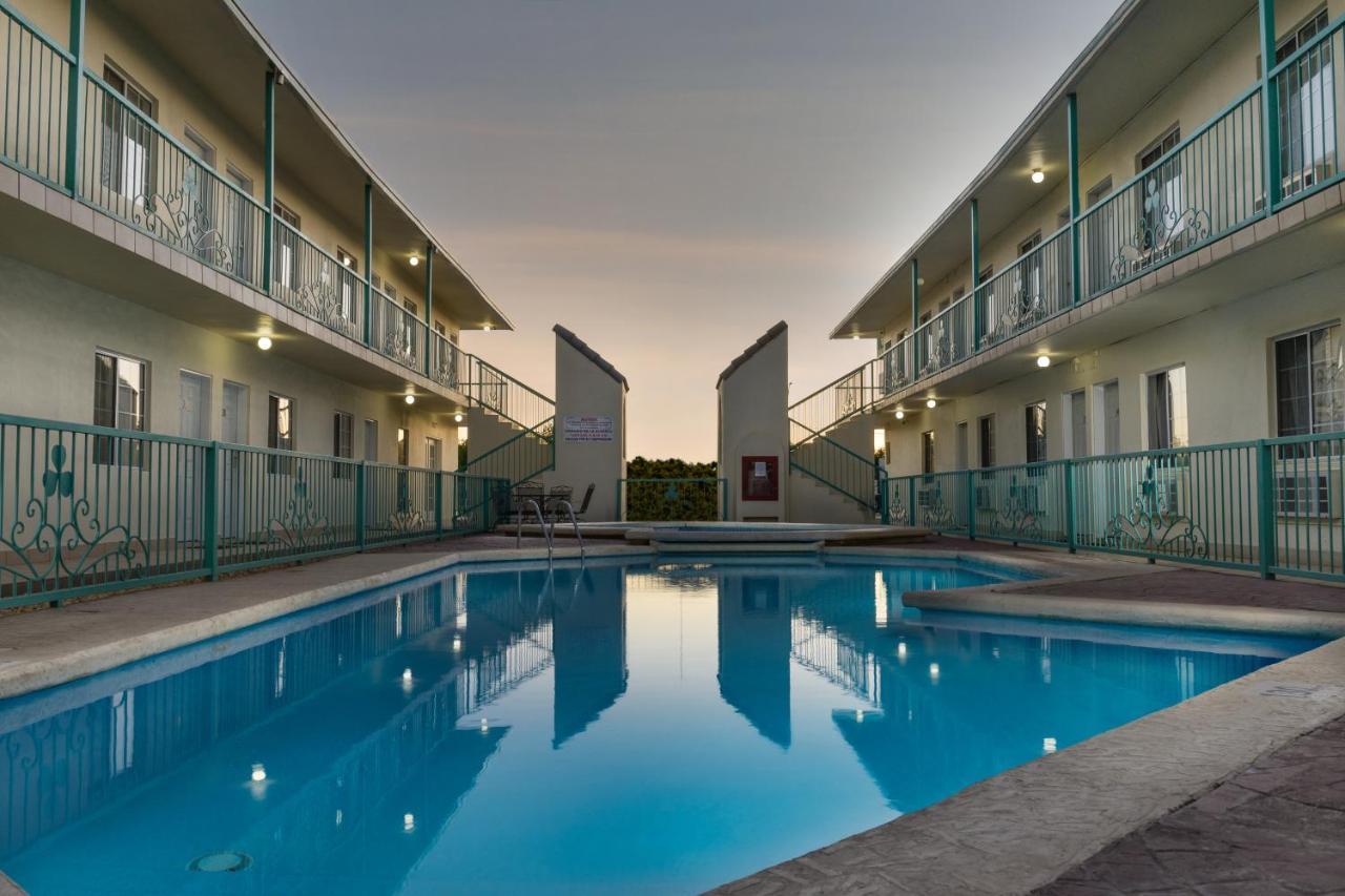 Hotel Trebol Inn Nuevo Casas Grandes ภายนอก รูปภาพ