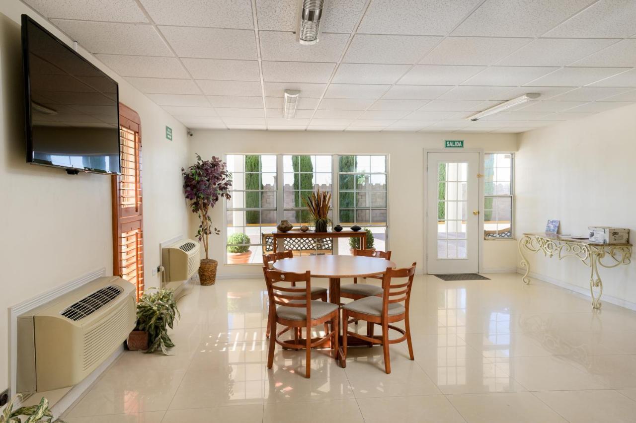 Hotel Trebol Inn Nuevo Casas Grandes ภายนอก รูปภาพ