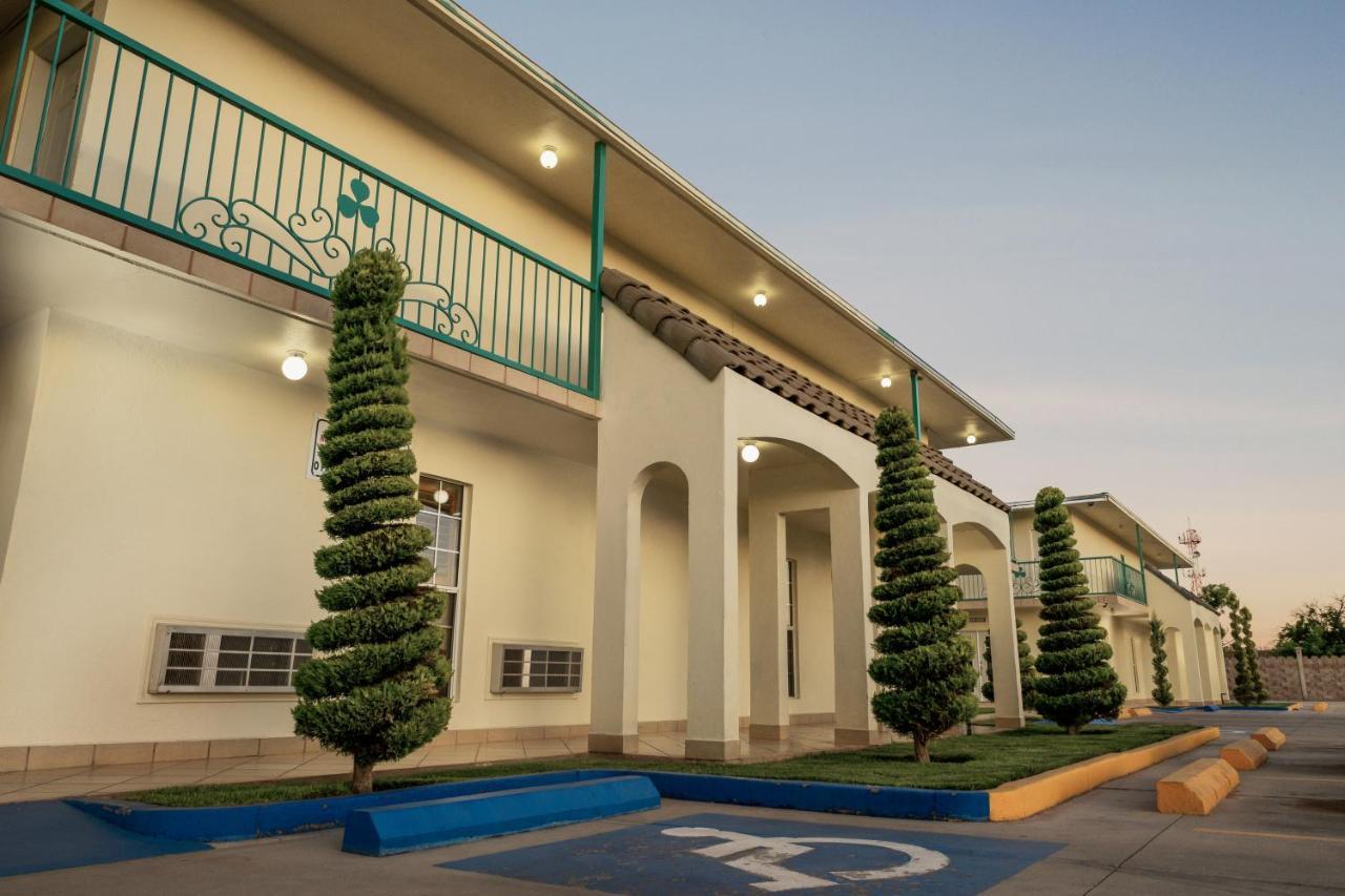 Hotel Trebol Inn Nuevo Casas Grandes ภายนอก รูปภาพ