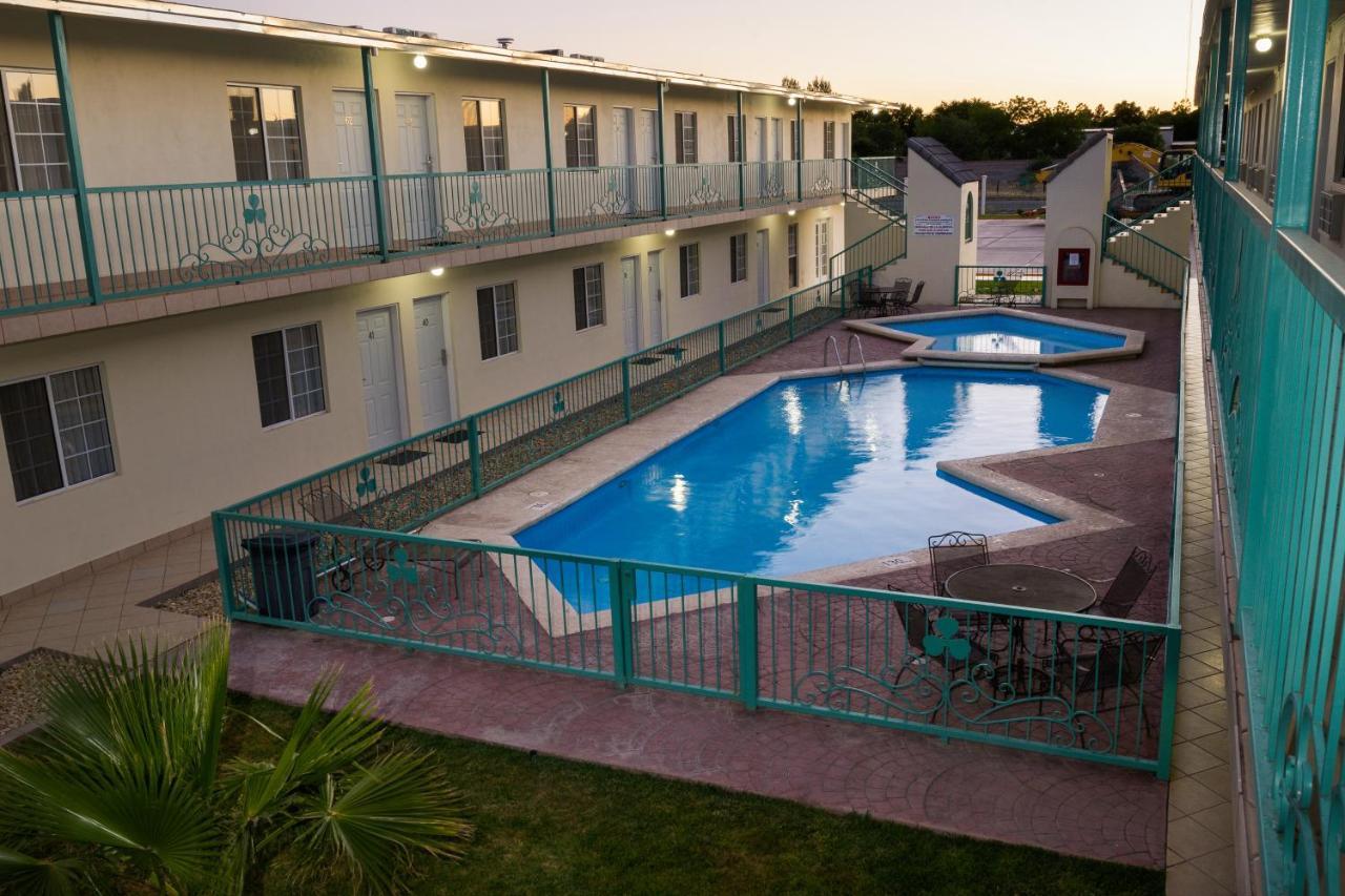 Hotel Trebol Inn Nuevo Casas Grandes ภายนอก รูปภาพ